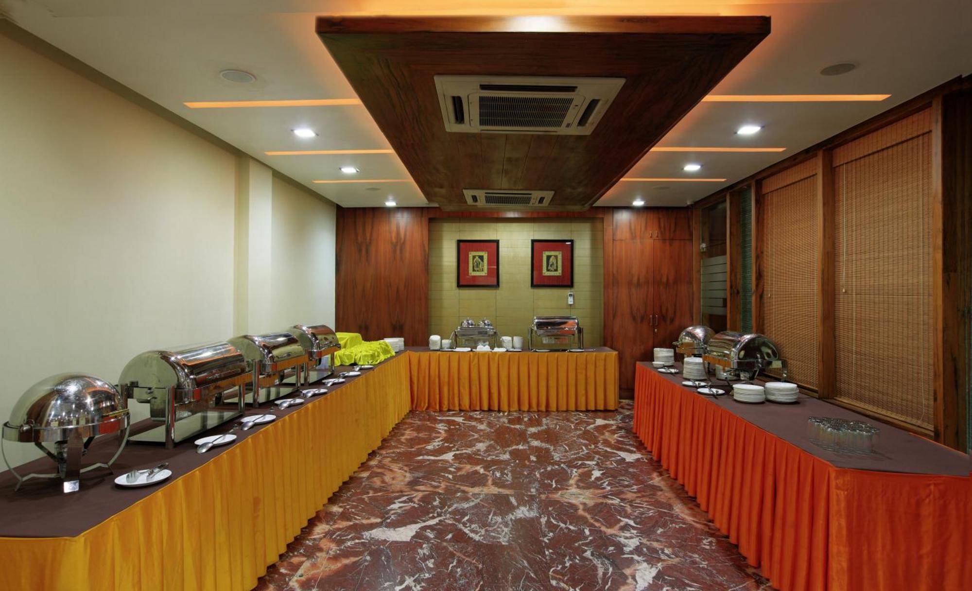 Hotel Mayura Rāipur Exterior foto