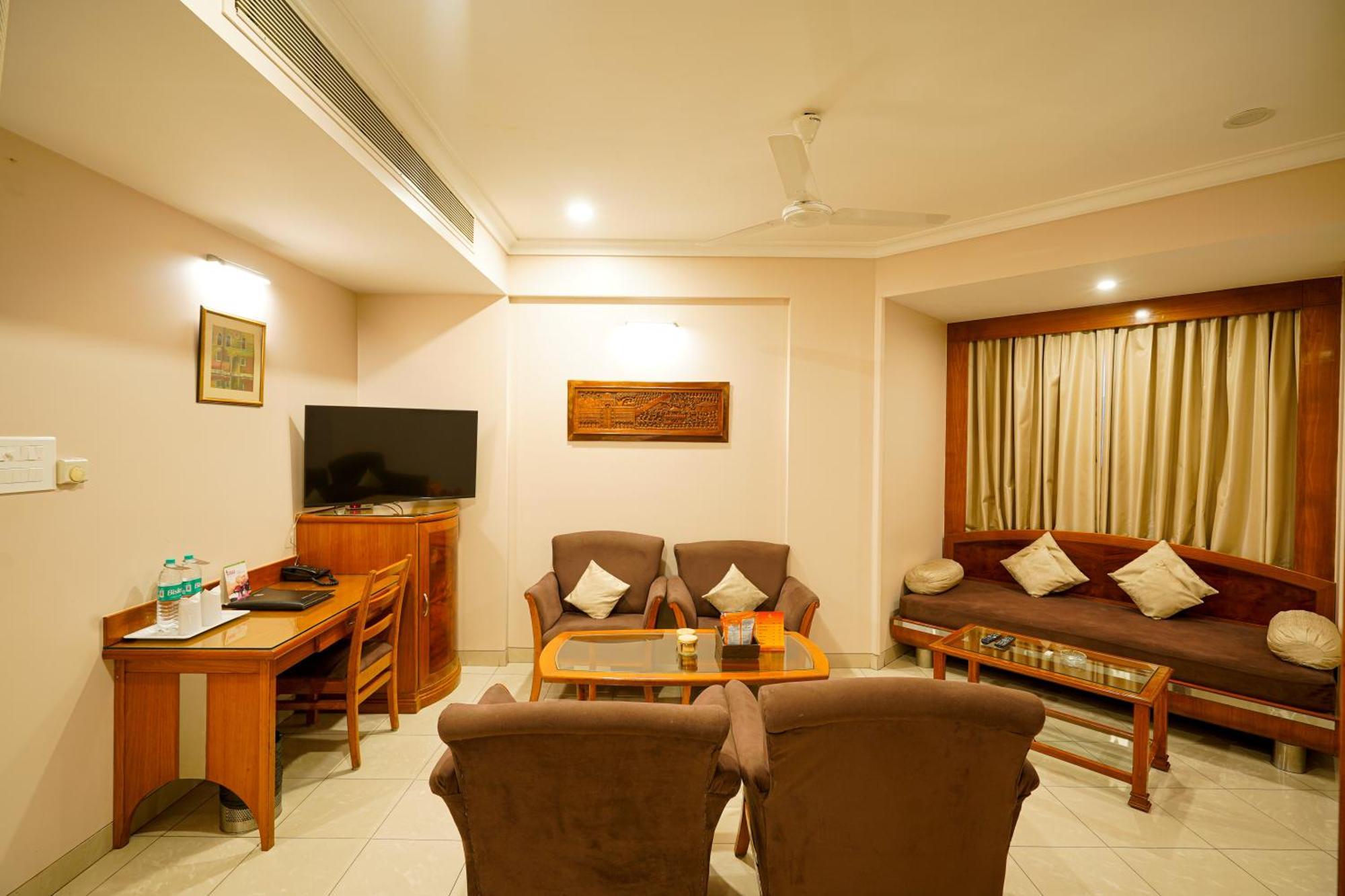 Hotel Mayura Rāipur Exterior foto